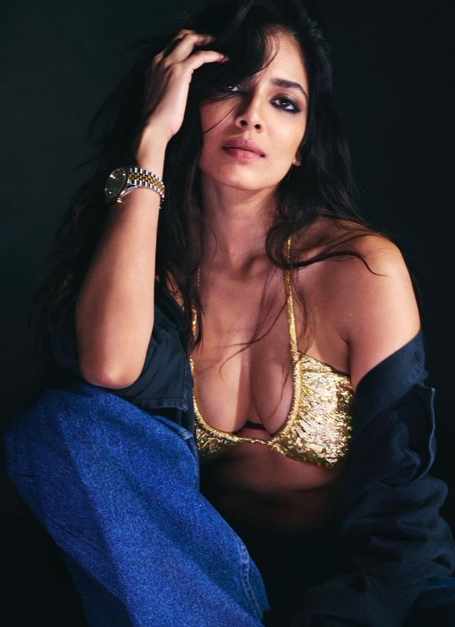 GEHYp9MacAAJS83?format=jpg&name=900x900