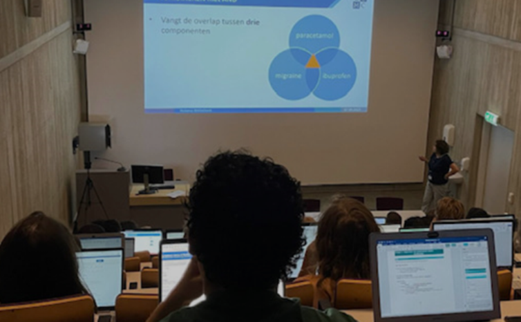 Vandaag geven de Medische informatiespecialisten een presentatie over hun werkzaamheden aan de collega's van de Universitaire Bibliotheken Leiden tijdens een intercollegiale sessie 'Broodje Kennis'