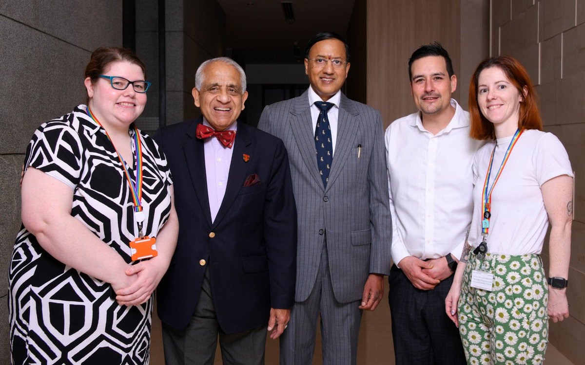Delighted to be hosting the Intercollegiate Final MRCS Examination on behalf of @RCSnews in #Hyderabad A record number - 240 trainees beng examined over 6 days (17-22 Jan) 😇 Picture with the one & only Prof Vishy Mahadevan 😊 alongside other Examiners from the UK, India,