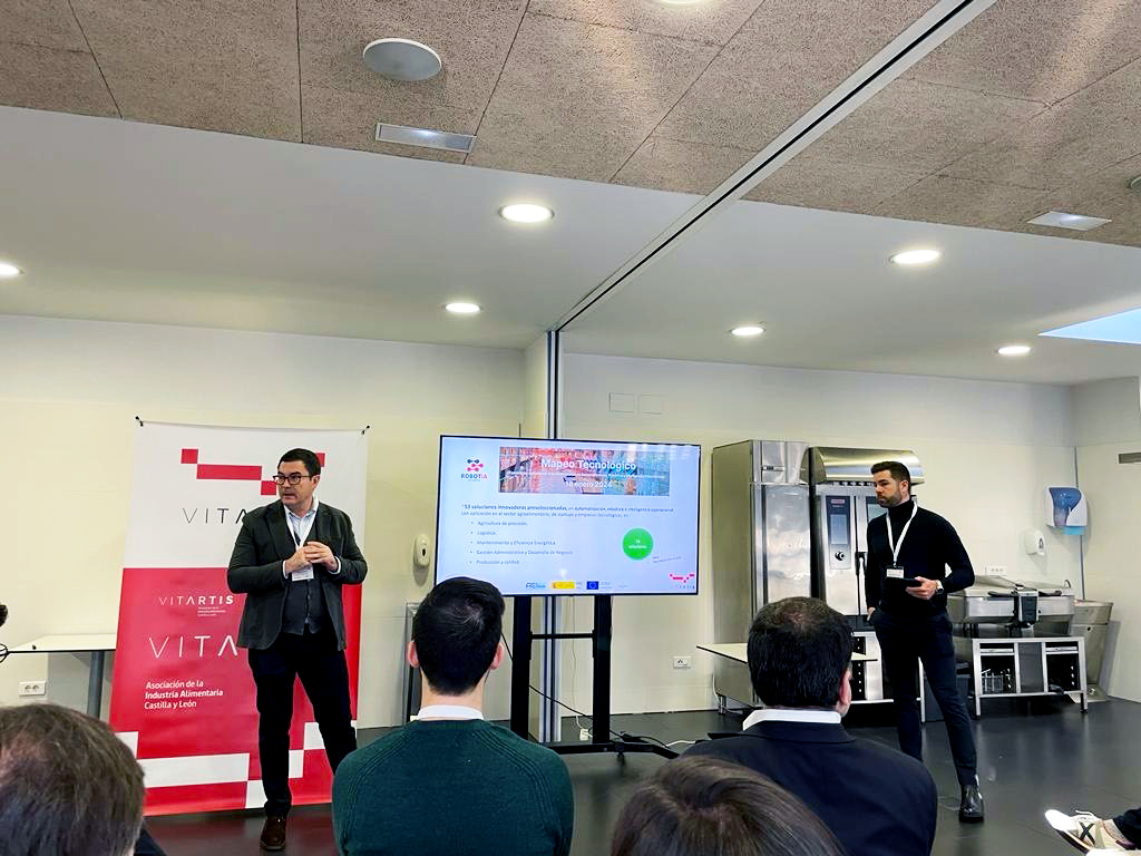 MESbook_'s tweet image. MESbook ha participado en el evento #RobotIA que @Vitartis ha organizado en colaboración con @atlastec
Un evento donde 16 empresas tecnológicas han presentado sus proyectos de automatización, robótica e inteligencia operacional, dando soluciones al sector agroalimentario.