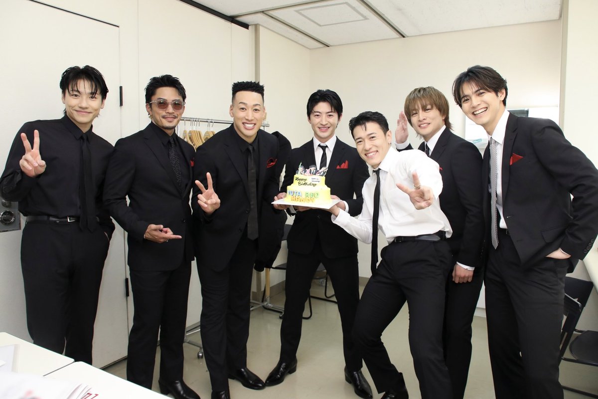 generationsfext's tweet photo. 本日、楽屋にて...

1月に誕生日の
#佐野玲於 #関口メンディー #中務裕太 の誕生日をお祝い🎂

" Happy Birthday "

#GENERATIONS https://t.co/eiZyqLm3M3