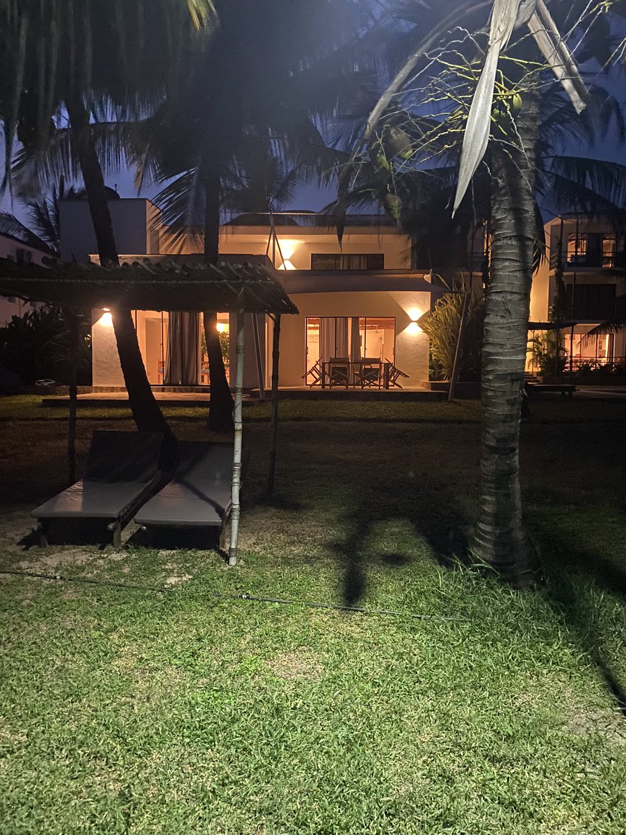 askmuyukani's tweet image. From beachy codes to rooftop algorithms 🏖️💻 #DataEngineering #CodeAndChill #NotSoSeriousCoder