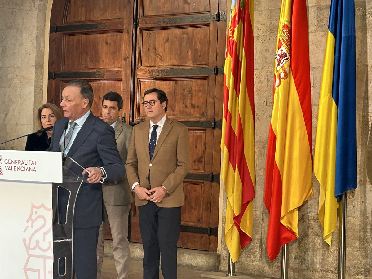 El presidente de @CEOE_ES defiende la necesaria solidaridad con el #agua, pide que se apoye a la economía de #Castellón y califica a la Comunitat Valencia de motor económico de este país. 📍 Reunión en el @palauGVA de @carlos_mazon_, @agaramendil y @Boronavarro