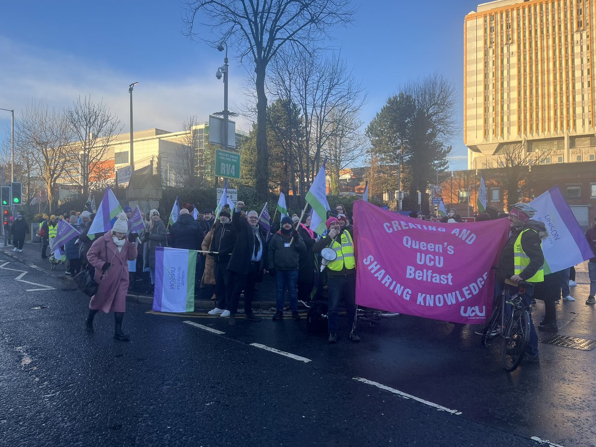 AGS @GMurphyAGS standing with the striking workers at the City Hospital @UNISONNI @UniteunionNI @RCN_NI @SCoRMembers @thecsp @ucu @ProfJohnBarry