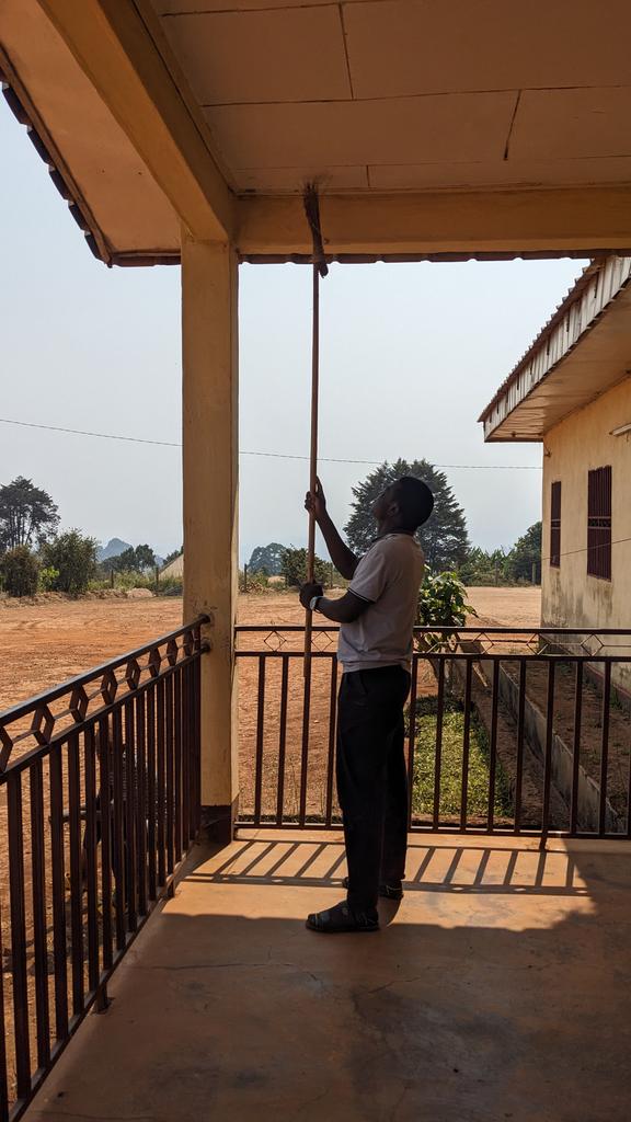 cnycsanta's tweet photo. In prelude to the launching of youth activities for the year 2024, Cameroon National Youth council - Santa carried out community service. They dedicated their time and effort in cleaning a portion of Santa market and the office of the divisional Officer.

#CNYCSANTA https://t.co/ZNuxtyPCF1