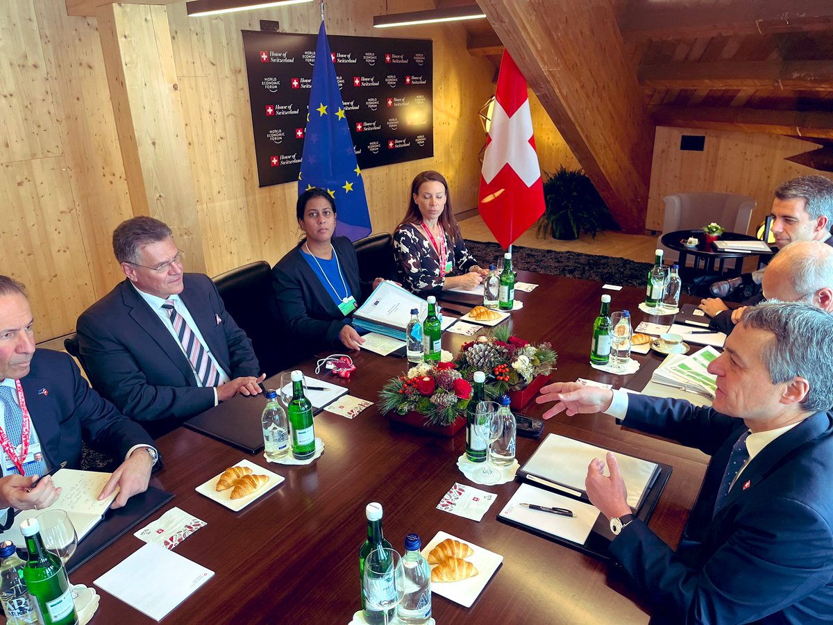 Productive meeting with @MarosSefcovic, EVP of the European Commission 🤝 We are pleased that the two sides have started their process to adopt a mandate. Stabilizing and developing 🇨🇭-🇪🇺 relations is important, especially in the current geopolitical context.