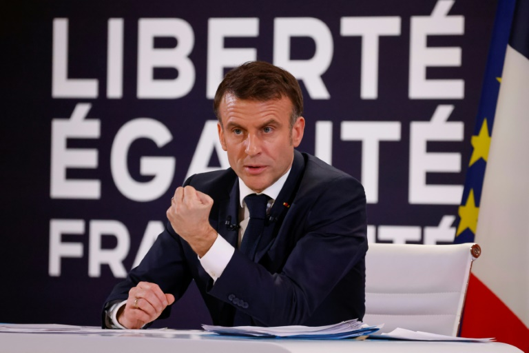 Valen10Francois's tweet photo. Emmanuel Macron has launched a mandatory national civic service scheme for young people.

Given the unique challenges young people face, here's why I think it's worth a shot, and not just for France! 

But I have one major design change! https://t.co/PP1nbkuniT