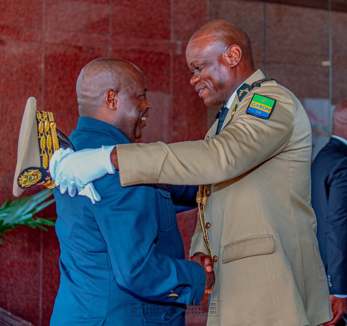nyaburungapost's tweet photo. Visite du Président @GeneralNeva au Gabon du 15-16/1/2024: la rencontre entre les Présidents du #Burundi et du #Gabon a abouti à la signature de trois accords de coopération sur les échanges commerciaux et sur l’échange de main d’œuvre. https://t.co/YBewxUY8KS