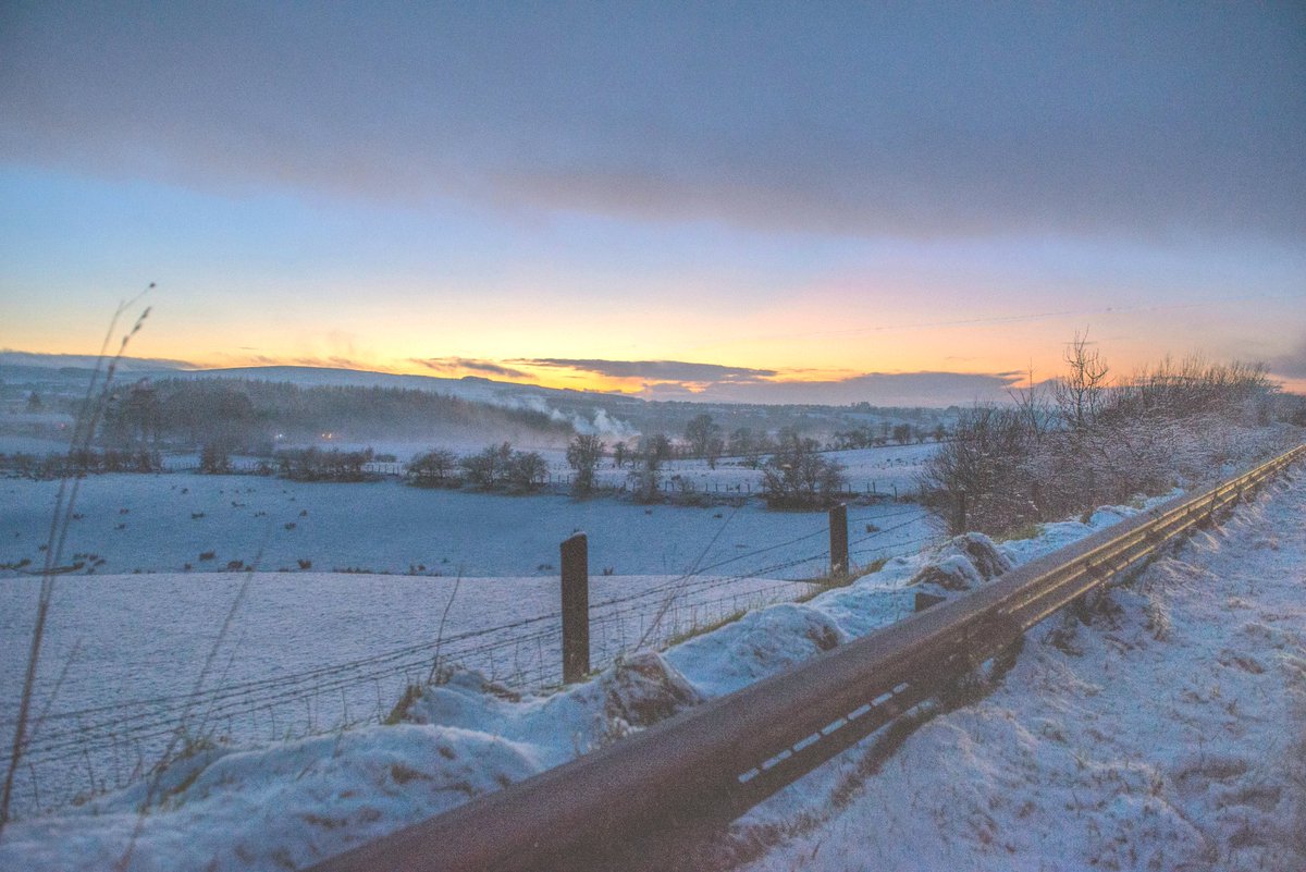 MGreenPhotogra1's tweet photo. Snow day #snow #cold @barrabest #walk #winter @angie_weather #frost #dungiven @WeatherAisling #glenshane #landscape #blackandwhitephotography @WeatherCee #enjoy #sled #snowball #blueskies #tracksinthesnow #footprints #memories https://t.co/vYTiLA7TXY