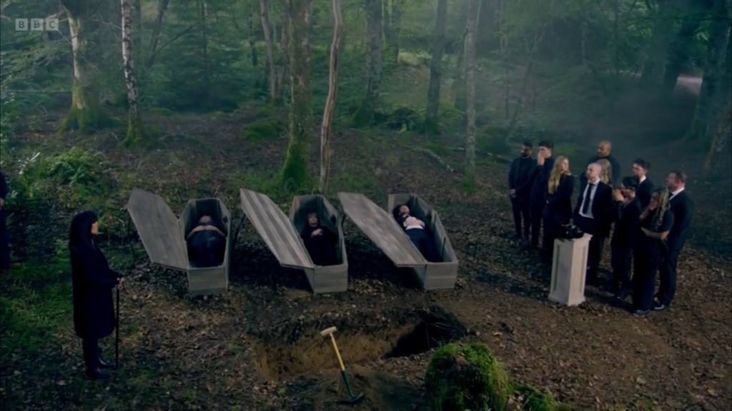 RATINGS: 4 MILLION people tuned in to the state funeral of ar Diane - sorry, I mean - a new record high of 4 million tuned into episode 7 of #TheTraitors on BBC One last night! 🔥 

#Uncloaked on BBC Two also hit a new high of nearly 1 million - BEATING #LoveIsland with 800k