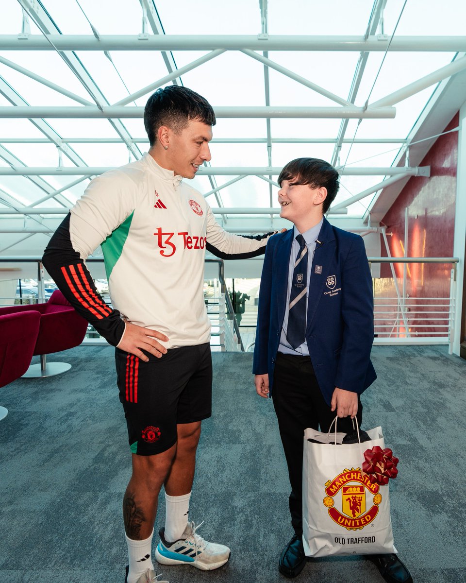 Happy birthday, Licha 🇦🇷🎉 📸 Here's a celebratory #ThrowbackThursday to this wholesome moment when Lisandro surprised @swintoncoop pupil Archie 🥰 #LisandroMartinez | #MUFC