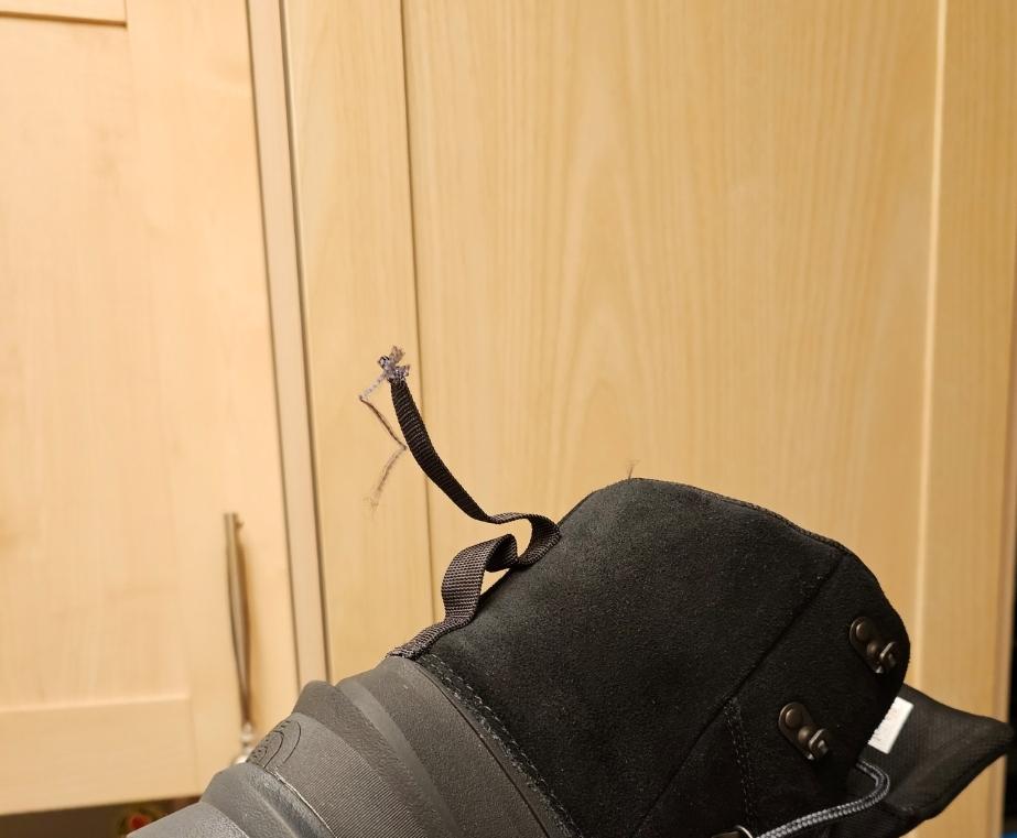 NoventaCervezas's tweet photo. @TheNorthFaceUK Hi, this happened to my left boot on the first time of using them last week. Unfortunately, I was leaving for the airport that morning and had to pack them and use them.

They were fantastic for the whole of my hiking around Europe, just disappointing https://t.co/Im5yAIhRi2