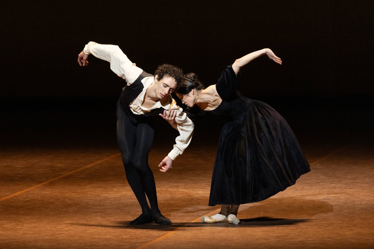 hamburgballett's tweet photo. #aboutlastnight A new cast in John Neumeier's "The Lady of the Camellias", led by Madoka Sugai and Alessandro Frola as Marguerite Gautier and Armand Duval. We would like to share with you the first photos from last night ✨📷@kiranwest https://t.co/nw9xjcxvbx