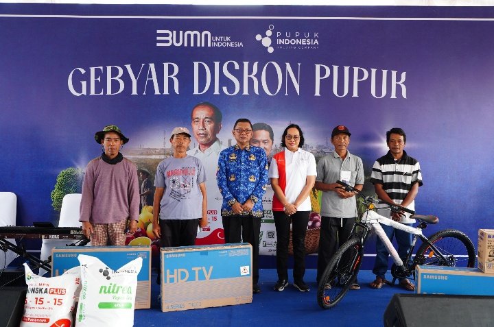 AkuChaul's tweet photo. Pertanian di Indonesia berkontribusi besar pada perekonomian. Di balik kesuksesannya, para petani berperan penting dalam mendukung ketahanan pangan nasional Petrokimia Gresik.
#GebyarDiskonPupuk
#PetrokimiaGresik
#PhonskaPlus
#SolusiAgroindustri https://t.co/41Vmnd25eC