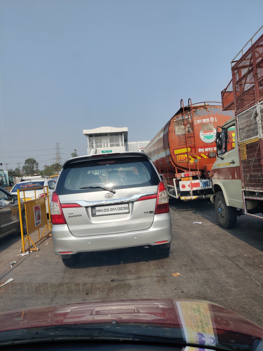 <a href="/MTPHereToHelp/">Mumbai Traffic Police</a> 
30 minutes to vashi toll cross karne me ja raha