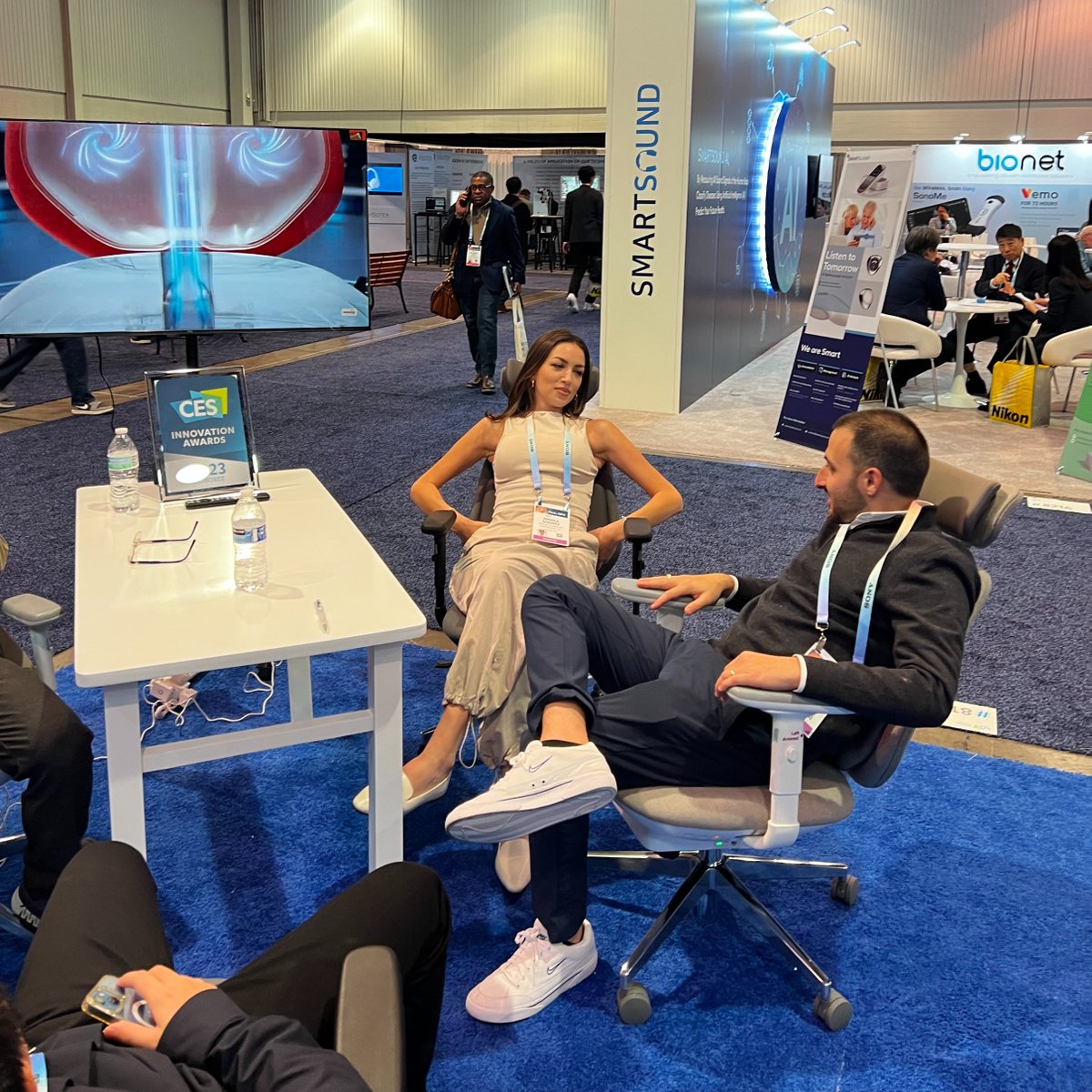 Backrobosmart's tweet photo. One chair, countless ways to sit comfortably!
Air smart chair adjusts to your every move, providing seamless support.
Check out the diverse sitting styles it accommodates with ease😎

#backrobo #airsmartchair #aichair #smartapp #dynamicsupport #technology #ergonomic #officechair https://t.co/lB5yRZ8gHM