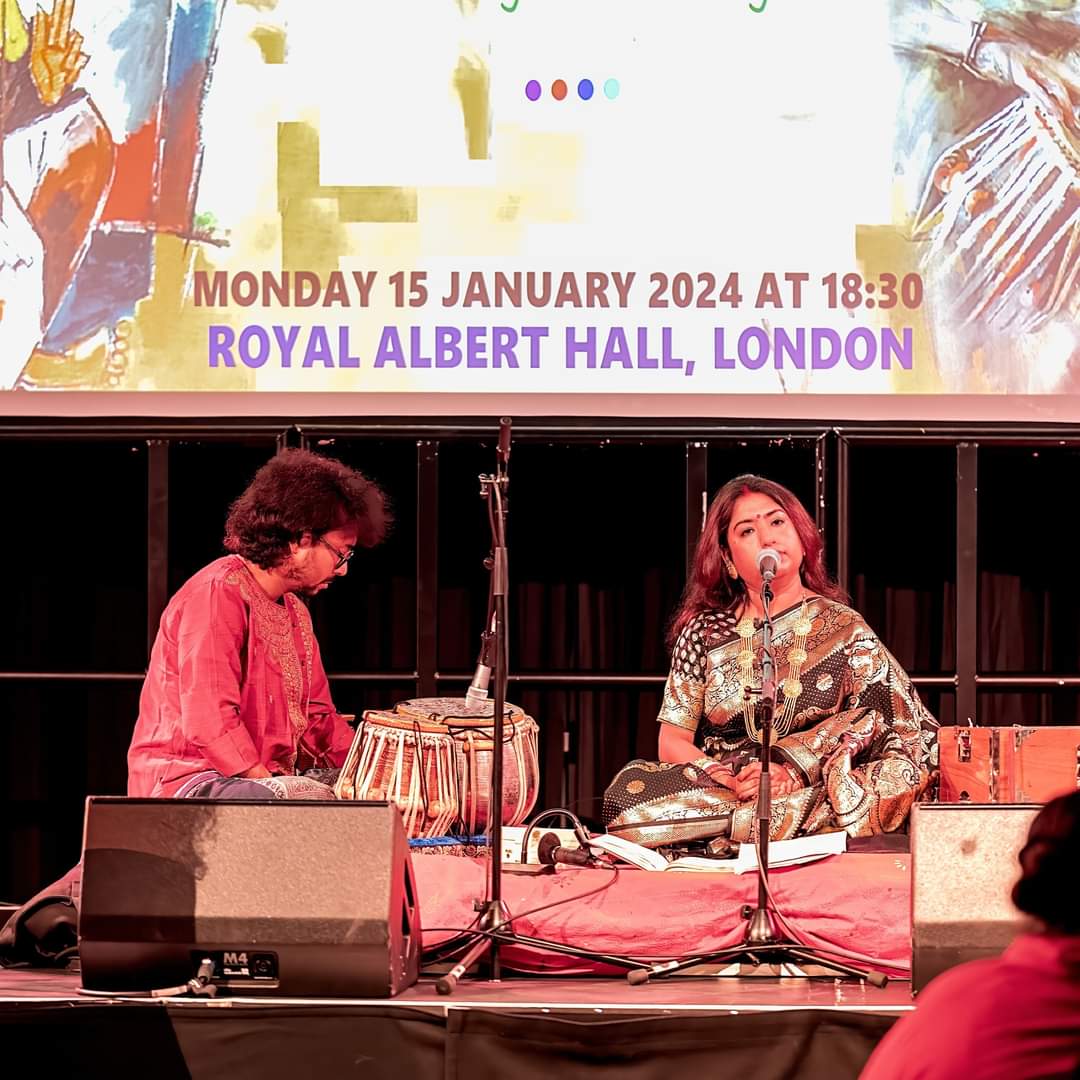 An absolutely historic and hypnotic presentation SAUDHA - SONGS OF SRINGAR & SEDUCTION : THUMRI TO TROVADOR  at the iconoc @RoyalAlbertHall last Monday.

Audience lost the words to appreciate!  

@ASeasonBanglaD @asianculturevul @aworldinlondon @BBCRadio3 @QMULsed