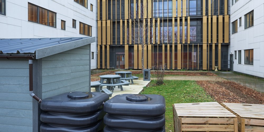 🌳  Le campus 5 de <a href="/Universite_Caen/">Université de Caen Normandie</a> se met au vert

Trouvant qu’il "manquait des espaces de vie" sur le campus 5 et qu’une "zone était laissée en friche à côté des laboratoires" du PFRS, Emma Milot et Marc Toutain, en doctorat au ...

👉  unicaen.fr/le-campus-5-se…