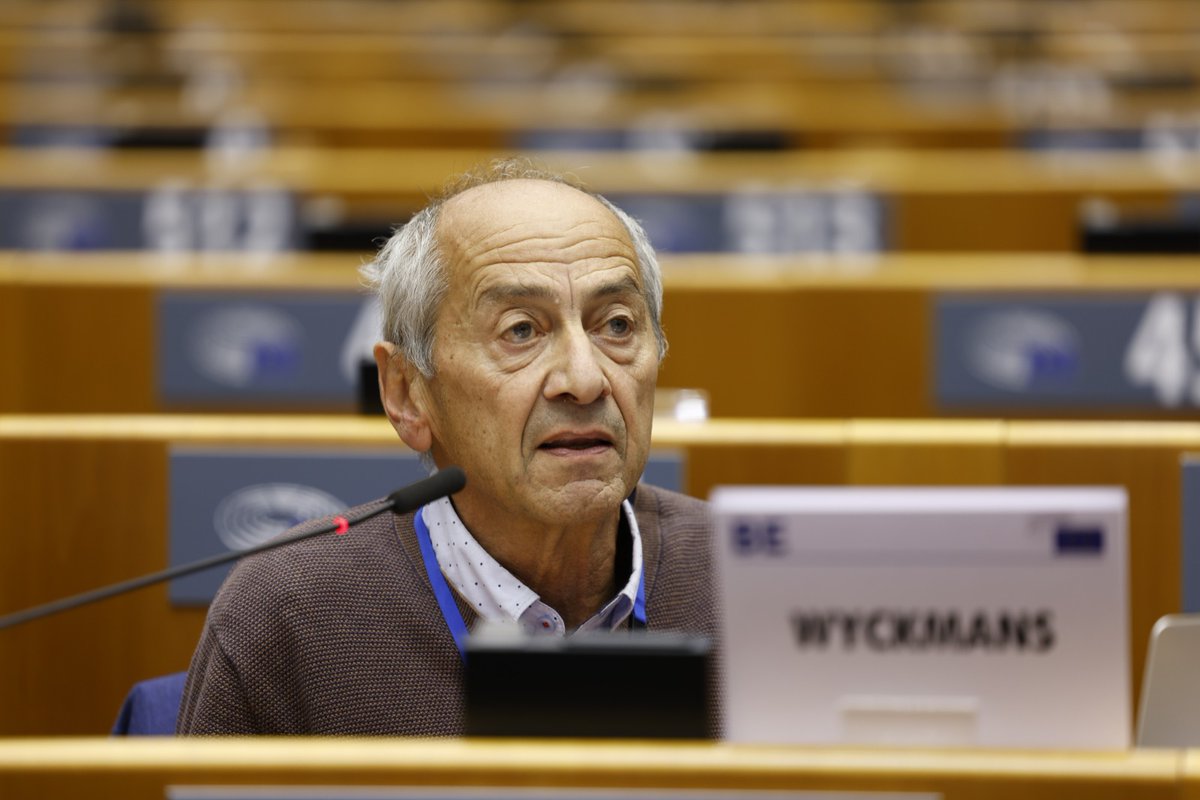 @MariaNikolo Workers' Group Member @ferre_wyckmans weighs in at the #EESCPlenary:

'The golden rule should be applied; what we want is to make investment in infrastructure possible.'