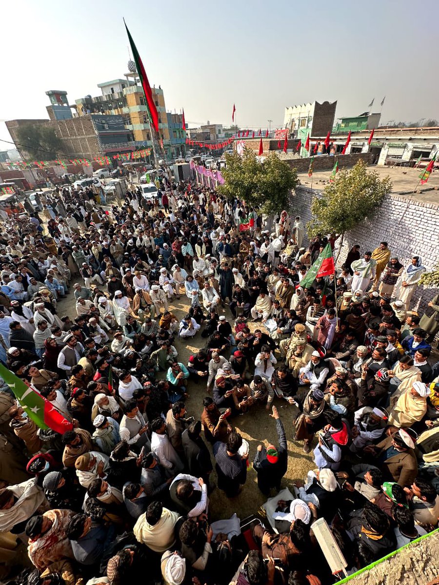 PTIofficial's tweet photo. بنوں: پاکستان تحریک انصاف کے الیکشن آفس کا افتتاح جلسے میں تبدیل۔

تحصیل ڈومیل میں الیکشن آفس کا افتتاح #NA39 کے امیدوار مولانا نسیم علی شاہ انتخابی نشان فاختہ 🕊️ اور #PK99 کے امیدوار ملک زاہد اللہ خان وزیر، انتخابی نشان مور 🦚 نے کیا۔ #ووٹ_صرف_کپتان_کا https://t.co/FAtUVtczPS