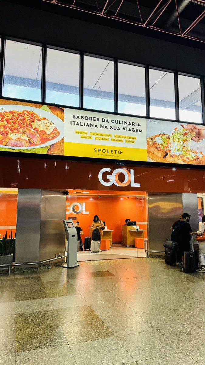Eu queria dizer que nunca mais voaria de <a href="/VoeGOLoficial/">GOL Linhas Aéreas</a>, mas aqui no Brasil isso é praticamente impossível com o monopólio que nós temos.

Atendimento precário.

Não adianta NADA ser cliente ouro.

Benefício de 💩