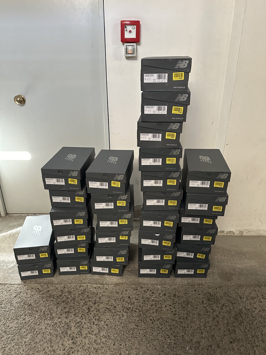 Others New balance 9060 gs with COD, 10 already delivered.
<a href="/panaiobot/">PanAIO</a> <a href="/TheLemonClub_/">LemonClub</a> <a href="/Nootify/">Nootify</a>