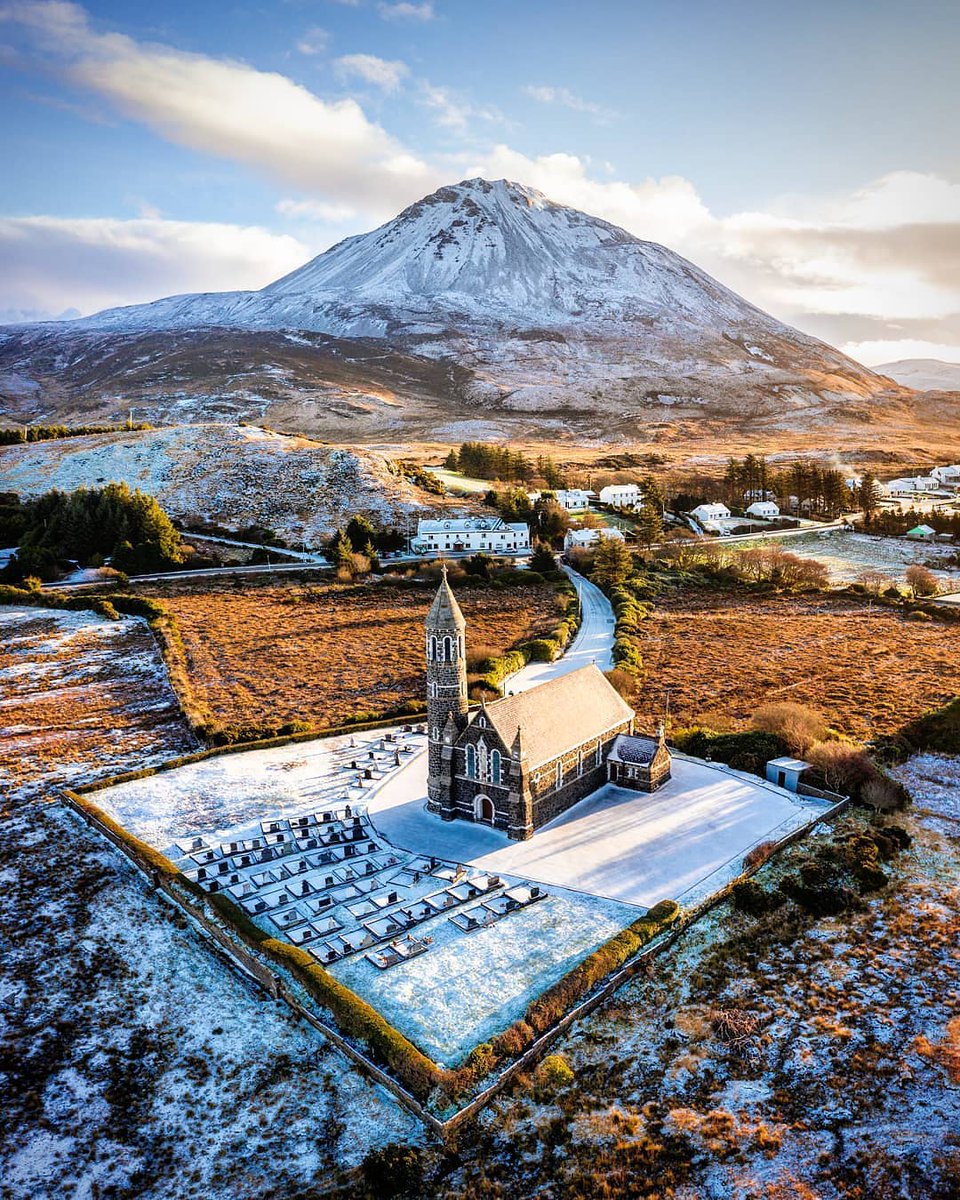 Would you dare to embrace the crisp winter air in Ireland for a chance to witness this breathtaking view?
Our trips to Ireland promise not just a journey, but an extraordinary adventure amidst the stunning landscapes. Immerse yourself in the magic of winter with us. 🌨️❄️