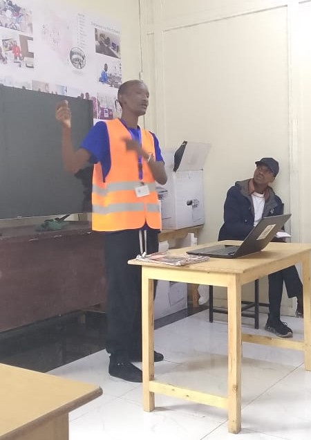 AzimioQueen's tweet photo. Executive Director Eng. Ochieng Geoffrey participating in community based programs organized by County Government of Nakuru. This was aimed at ensuring youths have the potentials to be able to compete in job market. https://t.co/5i8VPR2fSQ