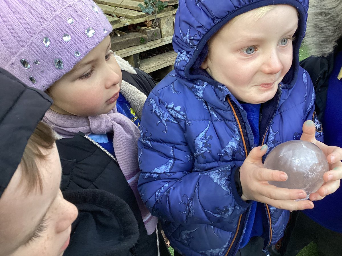 AnthonyCurton's tweet photo. Reception class did a science experiment overnight. We filled balloons with water to different sizes and left them on a tray outside. Today we discovered some had frozen but it wasn’t cold enough to freeze the bigger balloons. #discoveringwinter https://t.co/yHiKGxNy67
