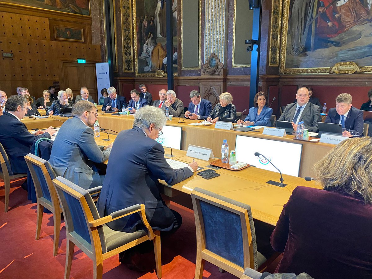 Dominiq_Estrosi's tweet photo. Passionnante et riche audition du Commissaire européen @ThierryBreton par les trois #ComAffEcoSenat, #ComAffEuropeennes et #ComDefenseSenat.
Au cœur des échanges la souveraineté européenne: industrielle, économique, numérique. https://t.co/v3lrsBD3eH