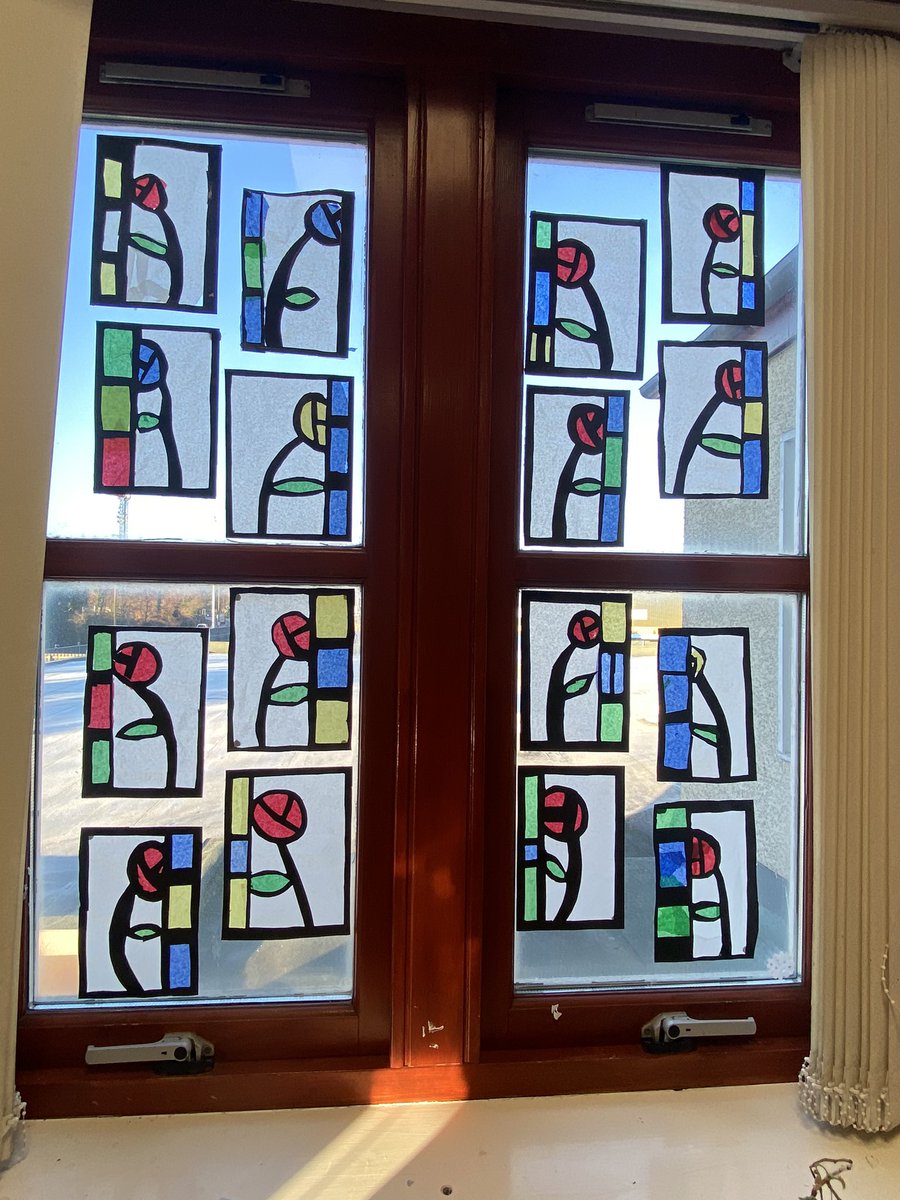 P7S have continued exploring Scottish Architecture this week through art. Here are our abstract Forth Rail Bridge pieces, and our Charles Rennie Mackintosh stained glass windows 🌉🌹🏴󠁧󠁢󠁳󠁣󠁴󠁿