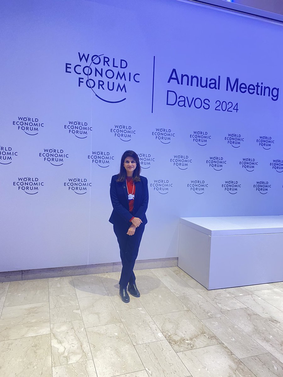 Incredibly humbled to participate in @wef Annual Meeting this year representing @YGLvoices and 🇵🇰. I have got the unique opportunity to represent @SehatKahani’s work at multiple round tables,discussions and workshops! Stay tuned as I document my 5 day WEF journey!