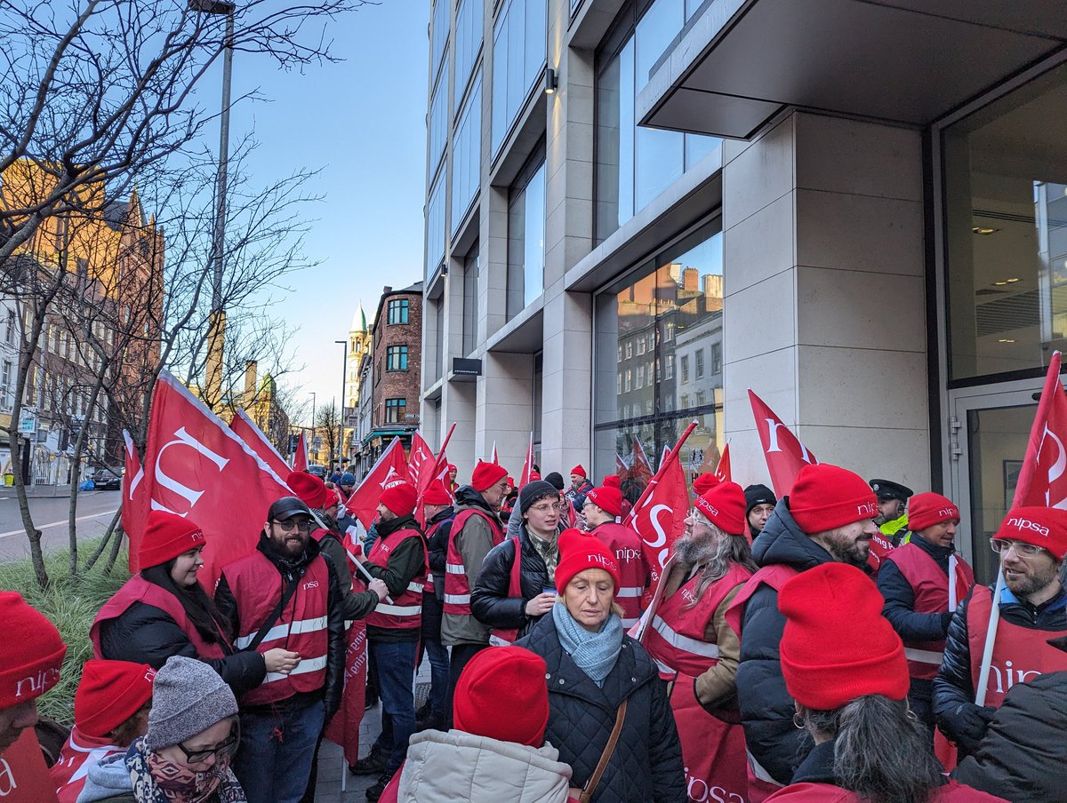 PCS are proud to support public sector workers taking industrial action in Northern Ireland today @NIC_ICTU @nipsa