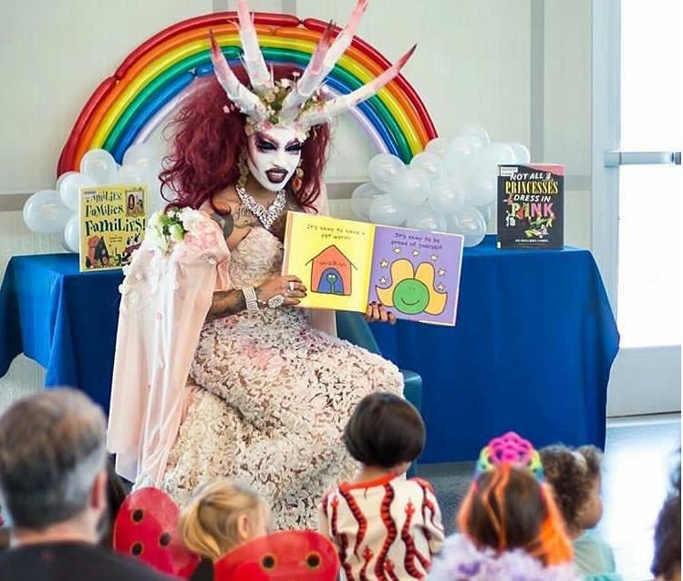 Aléjense de los niños, degenerados. 🏳️‍🌈