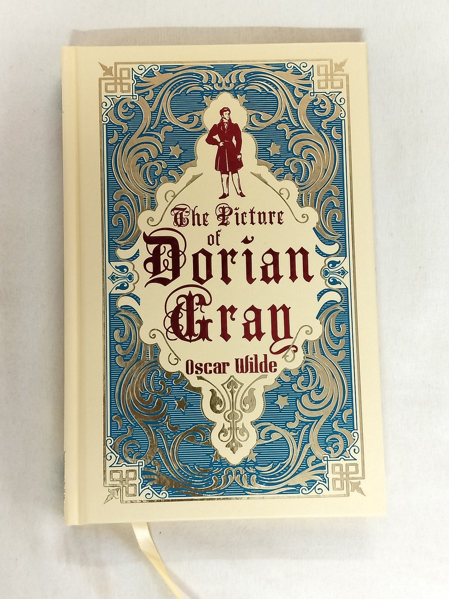 ZAFlRANASIR's tweet photo. officially the prettiest book i own https://t.co/uUoShBCZbJ