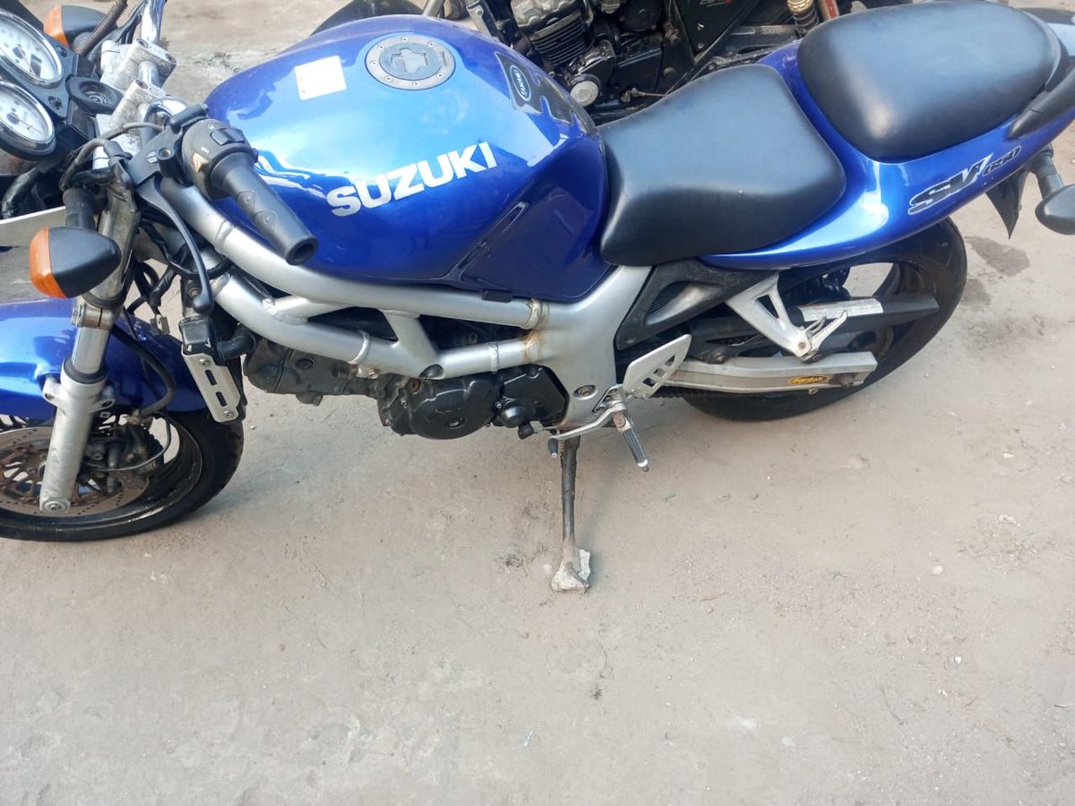 justbikesng's tweet photo. Powerbikes 4sale in Nigeria
Year:2000
Make:Suzuki 
Model:SV
Mileage:23k
Engine capacity:650cc
Fuel system:Carburetor
Condition:FOREIGN used in good condition 
Price:N1,100,000
Location:Lagos 
Bikes comes with free protective helmet and a leather Handglove https://t.co/gyX7suG1O5