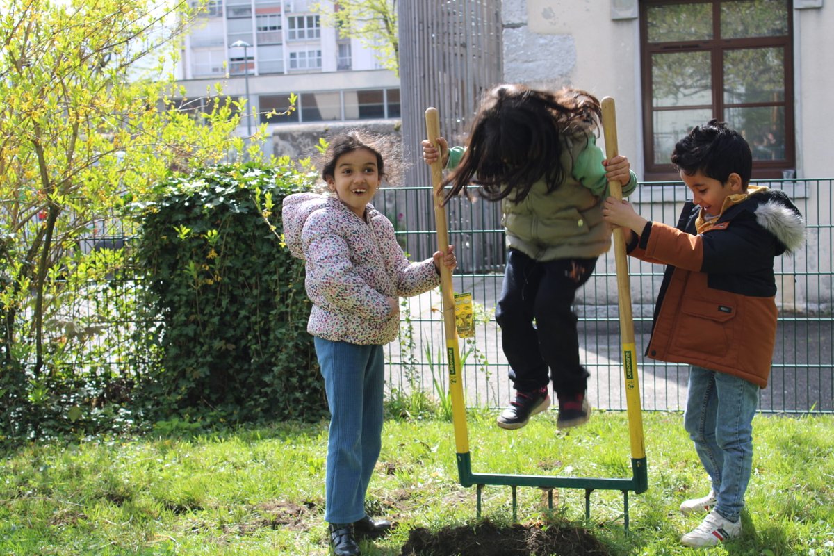Ma Chance Moi Aussi (@mcma_officiel) on Twitter photo 🍀 Merci à la <a href="/Fondation_EDF/">Fondation groupe EDF</a> pour son soutien envers Ma Chance Moi Aussi à travers un projet axé sur l'environnement. Grâce à cette collaboration, nos établissements mettent en œuvre des ateliers visant à sensibiliser les enfants aux enjeux environnementaux 🍀 Merci à la <a href="/Fondation_EDF/">Fondation groupe EDF</a> pour son soutien envers Ma Chance Moi Aussi à travers un projet axé sur l'environnement. Grâce à cette collaboration, nos établissements mettent en œuvre des ateliers visant à sensibiliser les enfants aux enjeux environnementaux