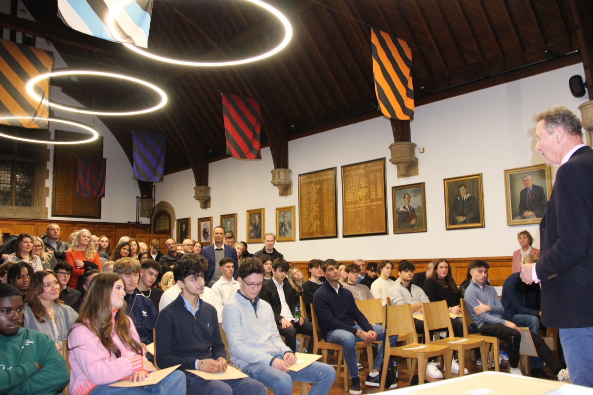 Recently over 100 guests gathered in the Dining Hall to offer each other greetings and share news and views of life beyond Aldenham.
James James-Crook (M1968-72), President of the OA Society and School Governor, took the opportunity to welcome new members to the OA Society.