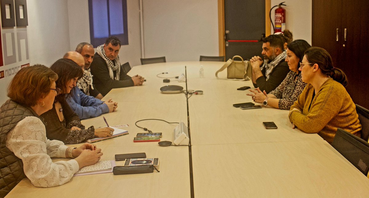CCOOAragon's tweet photo. Esta mañana la dirección de CCOO Aragón se ha reunido con responsables de la @Casapalestina_ para escuchar de primera mano la grave situación que atraviesa el pueblo palestino tras la invasión israelí y el genocidio en Gaza,  y reiterar el apoyo del sindicato y el ofrecimiento de ayuda. El sábado 20 habrá en Zaragoza una manifestación que saldrá a las 18 h.  de la Plaza San Miguel. Allí estaremos!! Te esperamos #CCOOconPalestina #PalestinaLibre