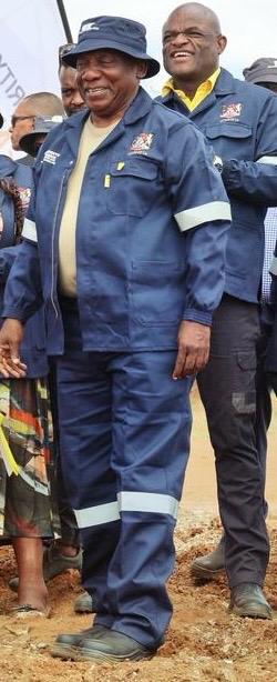 MbalulaFikile's tweet photo. PRESIDENT MATAMELA Launching 1 BILLION RAND HOUSING PROJECT NORTHERN CAPE 👊 Today. https://t.co/m6R9HF1zCr