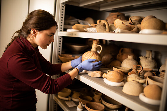 UCLSocHistSci's tweet image. Join @UCLarchaeology on 31 January to to find out more about their wide range of Master’s programmes, how the programmes are taught, and what it’s like to study at the UCL Institute of Archaeology.

➡️ app.geckoform.com/events-embed/#…

#UCLGraduateOpenEvents