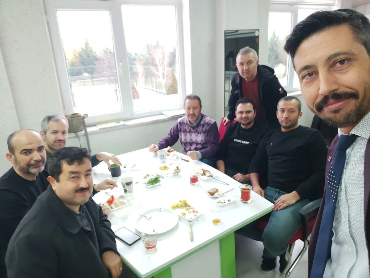 fatiherdogan79's tweet photo. Birinci dönemi kahvaltı ile bitiriyoruz. Değerli öğretmenlerime emekleri ve fedakârca çalışmaları için çok teşekkür ediyorum. Biz büyük bir aileyiz. https://t.co/kH0c6rElLu