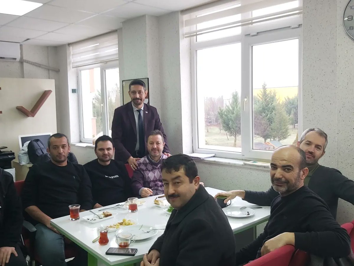 fatiherdogan79's tweet photo. Birinci dönemi kahvaltı ile bitiriyoruz. Değerli öğretmenlerime emekleri ve fedakârca çalışmaları için çok teşekkür ediyorum. Biz büyük bir aileyiz. https://t.co/kH0c6rElLu