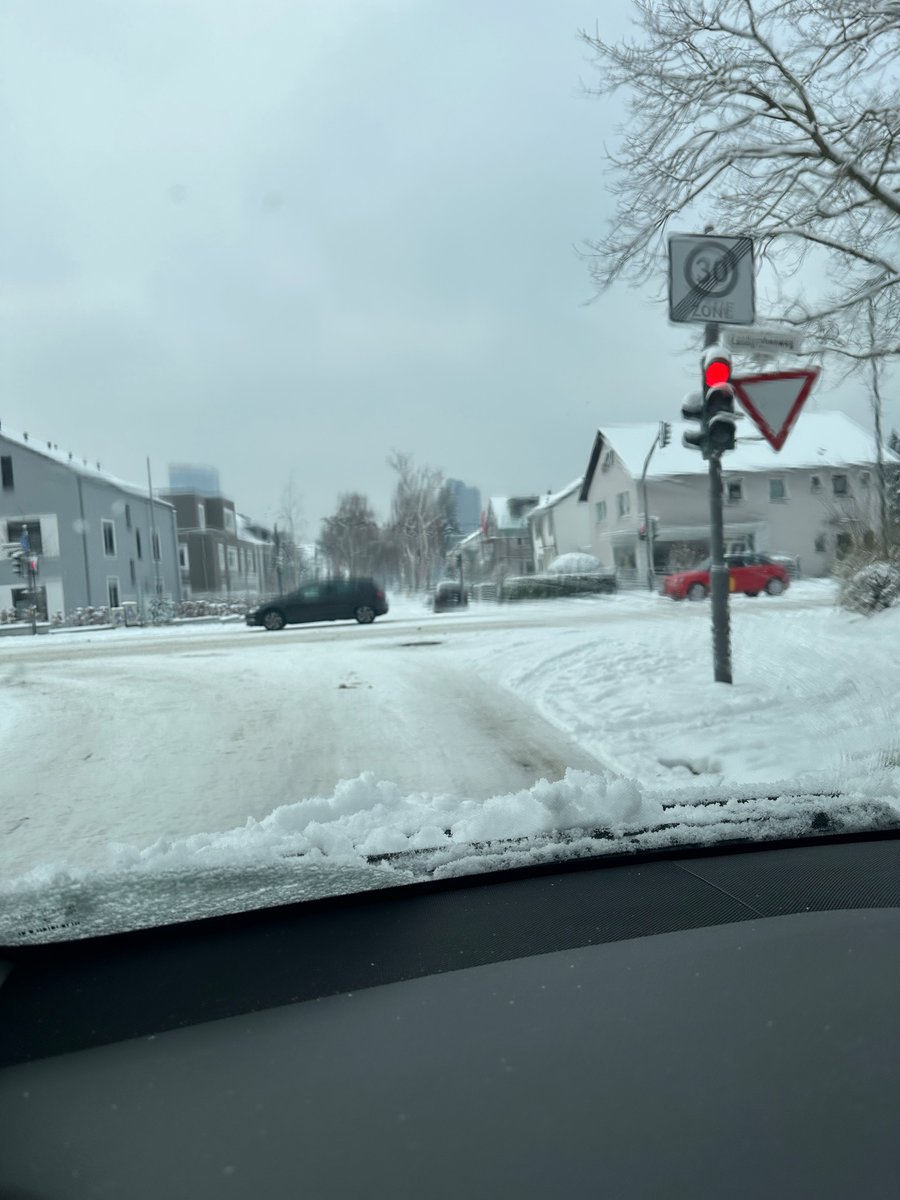 Landgrabenweg zur Telekom auch nicht gestreut / geräumt