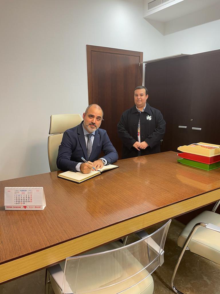 SubGobVALE's tweet photo. El subdelegado del Gobierno en #Valencia @SubdelValencia, José Rodríguez Jurado, asiste en la tarde de ayer, a la solemne procesión del patrón San Antón, acompañado por el alcalde Andoni León Sáenz @Andoni_Leon, del Ayuntamiento de Pedralba @PedralbaAyto https://t.co/kRoM3b6Zx4