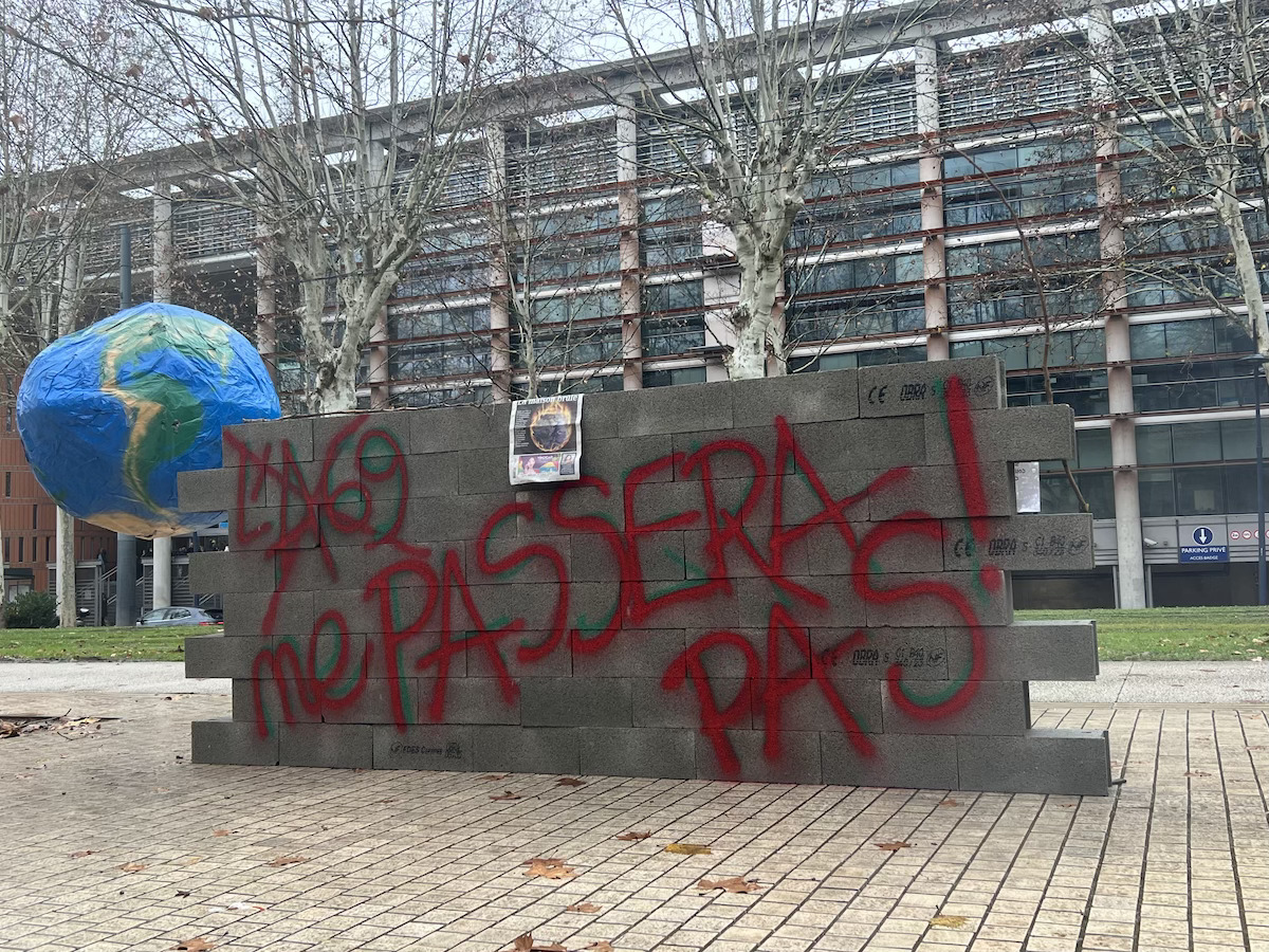 Quatre personnes étaient jugées hier à Toulouse pour avoir bloqué des engins d'abattage sur un chantier de l'A69 en mars dernier.

Je vous raconte l'audience, où l'eurodéputée <a href="/marietouss1/">Marie Toussaint 🌍🌏</a> et le climatologue <a href="/cassouman40/">Christophe Cassou</a> étaient invité·es à témoigner  👉 vert.eco/articles/a-tou…