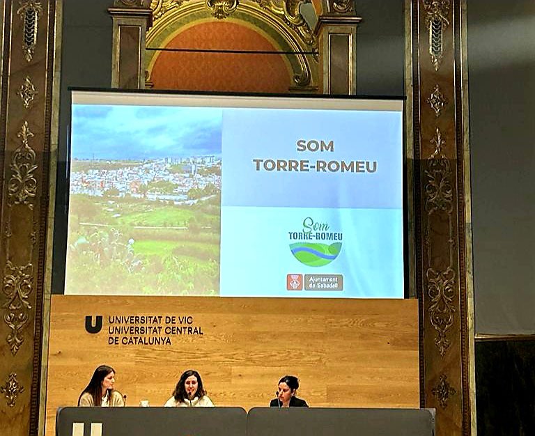 Avui les tècniques d’#AccioComunitaria de l’@Aj_Sabadell presenten el procés comunitari #SomTorreRomeu a la VII Jornada de Salut Comunitària de Vic: Cap a un treball en xarxa efectiu en la salut comunitària #PTbarrisdiba @aj_vic @vic_ciutadania @socialdida @uvic_ucc
