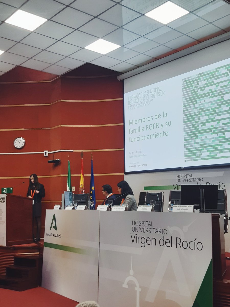 elbamarinp's tweet image. 👩🏼‍🔬👩🏼‍⚕️ Genial charla de la Dra. @teixido_c sobre los miembros de la familia EGFR y su funcionamiento en la I Jornada Traslacional de Oncología de Precisión en @HospitalUVRocio

@hospitalclinic 
@idibaps