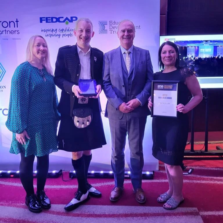 routestowork's tweet image. 🎉We received a fantastic outcome at the ERSA Employability Awards. 🏆
We were named as a finalist for the Social Value Award, and our client Gary gained a Triumphant Victory as he was named achiever of the year.   

For more information, visit: routestowork.co.uk/routes-to-work…