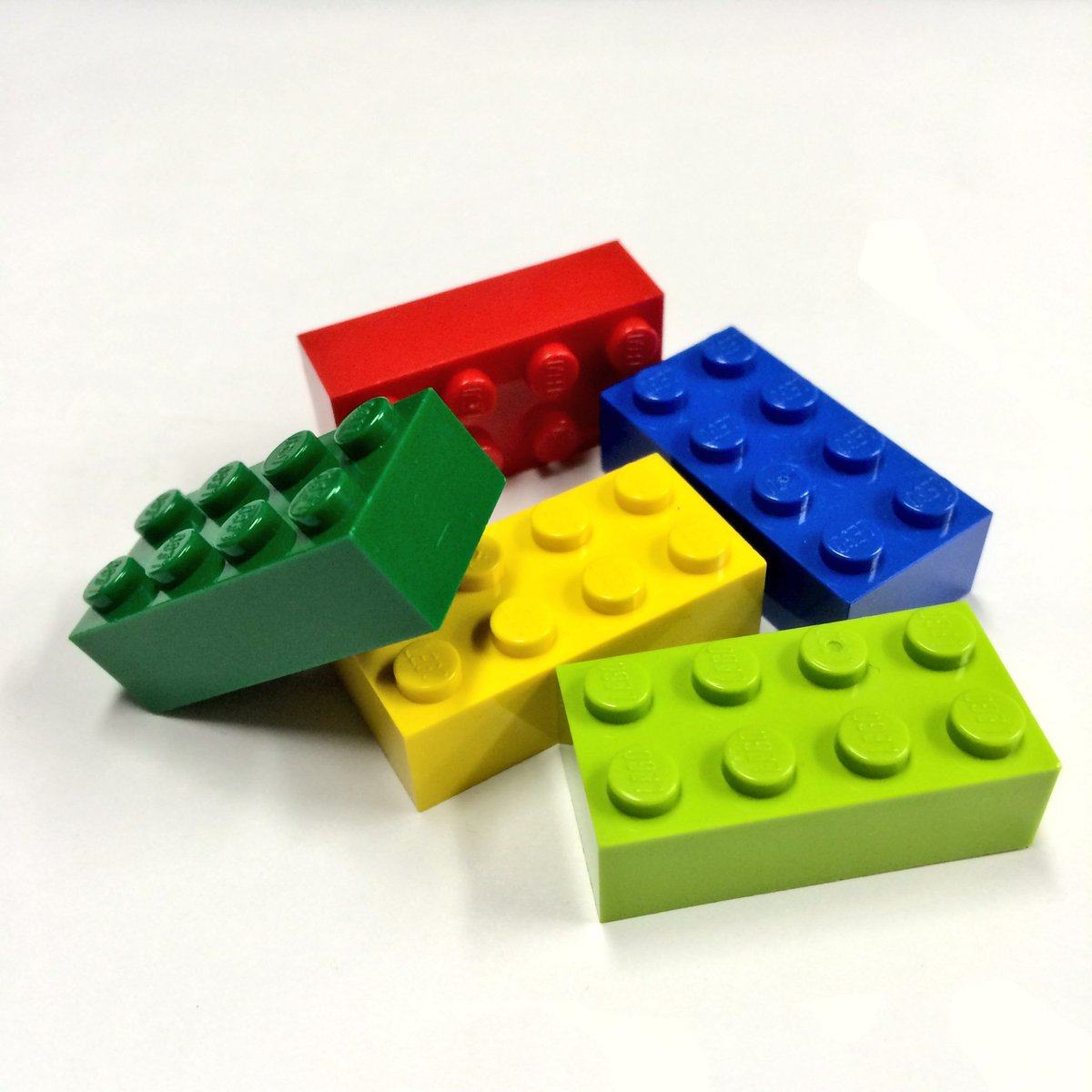 Jumpei_Mitsui's tweet photo. これはプロの見解なのですが、踏んだら一番痛いのは2x4ブロックです。 https://t.co/ISSq9h4llG